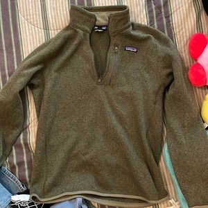 Medium Size Dark Green Patagonia Quarter Zip Fleece. Doesn’t fit me anymore.